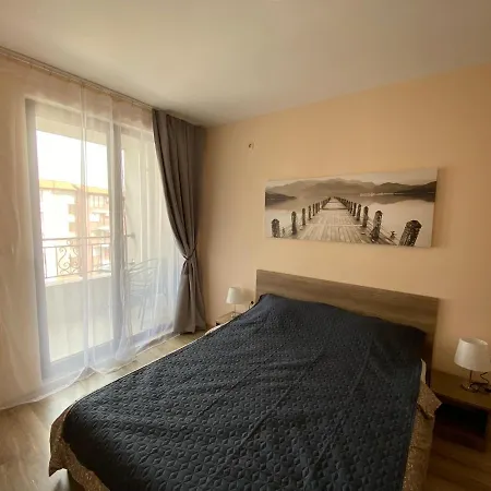 Apartment Apolon - Beautiful 400 M To The