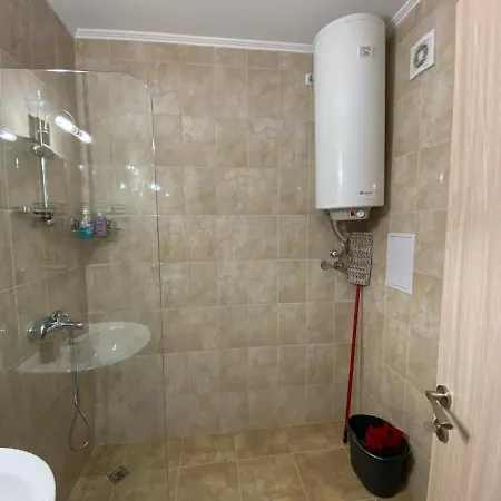 Apartment Apolon - Beautiful 400 M To The